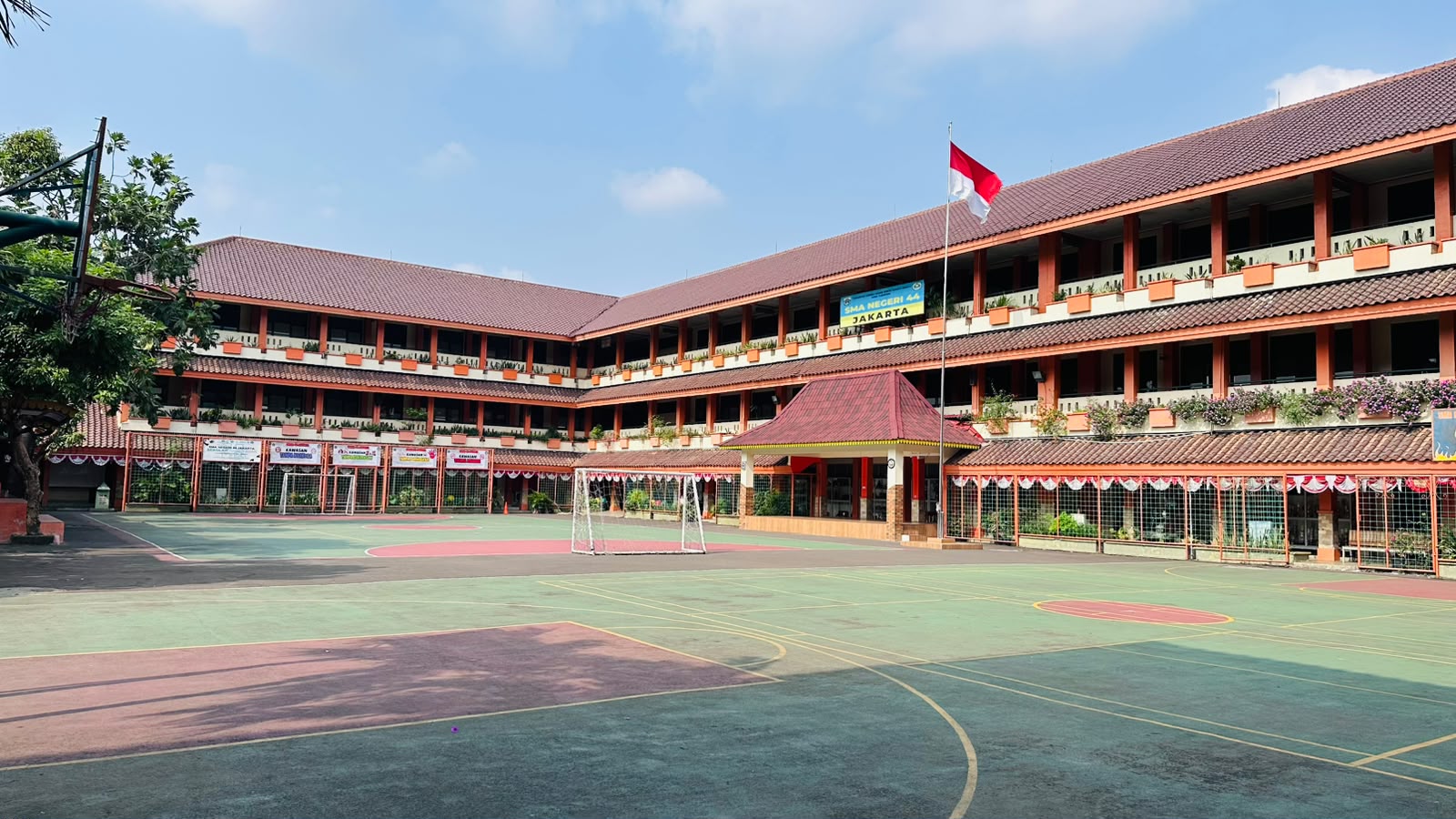 BERKARAKTER, BERPRESTASI & PEDULI LINGKUNGAN